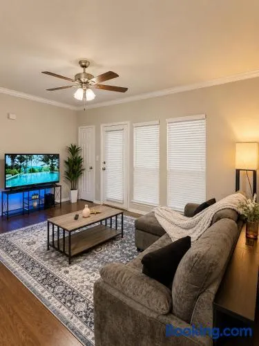 Luxury Dallas Escape- Resort View Prime Location - Image 1