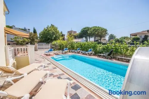 Villa espaciosa cerca de la playa de Sant Pere Pescador - Image 1