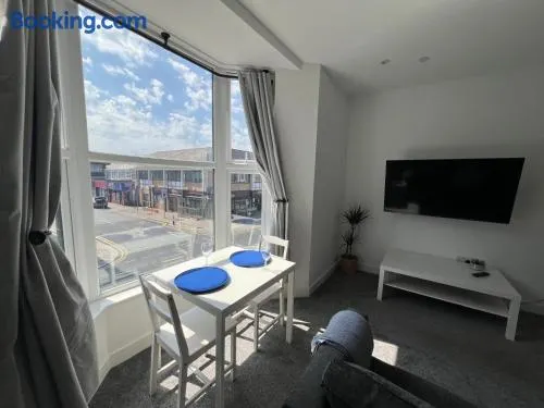 Stylish 1-Bed Flat Central Cardiff Bay View - Image 1