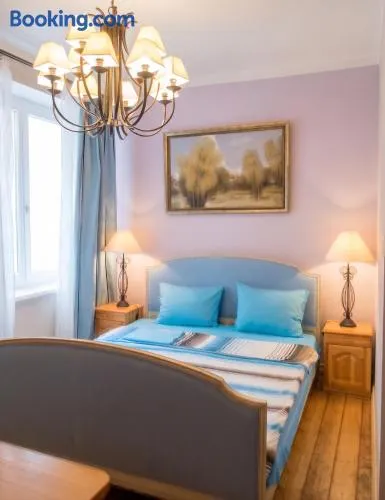 Spacious House in Central Sofia with Garden - Image 1
