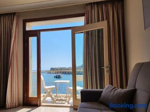 Seafront Apartment - Wifi - Sleeps 6 - ChrisCourt - Image 1