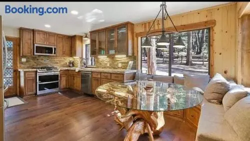 Cozy Cabin Retreat - Image 1