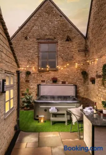Homestead - Cosy Cotswolds Cottage with Hot Tub - Image 1