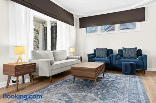 Royal Oak Blue Haven Modern 3 Bedroom with Game Room and Jetted Tub - Image 1