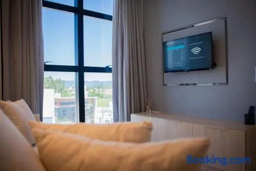 Studio Completo Perto Hospital e Shopping - Image 1