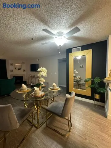 Hollywood Apartments Mario & No Themed With Pool FREE parking and WIFI - Image 1