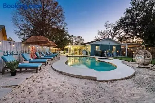 Seminole, 10 min to beach, Back yard fun, Pool & Spa STR26-00348 - Image 1