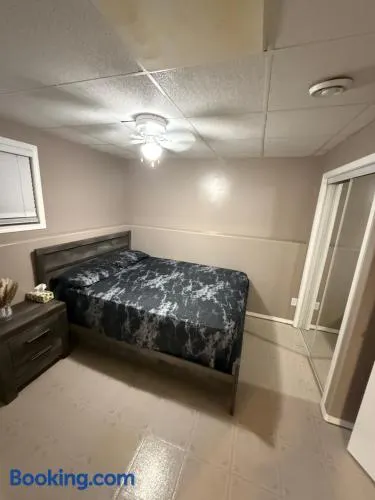 1 Bedroom spacious basement - Image 1