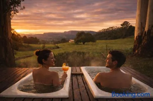 Cabana estilo Glamping com Banheiras Quente e Vista às Montanhas - Image 1