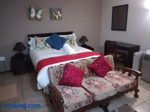 Harties Double Bed studio - Kitchenette Hartbeespoort dam - Image 1
