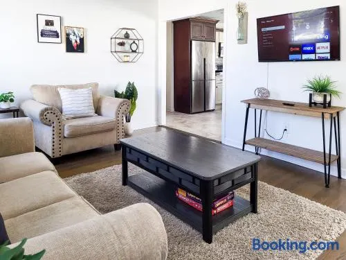 Spacious 2-BR 1-Bath King suite! - Image 1