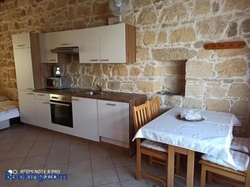 Bellissimo appartamento adatto alle famiglie con giardino e barbecue | Sono ammessi animali domestici - Image 1