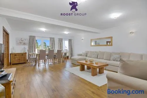 The Roost Group 8 Bed Home Hot Tub WiFi Parking - Image 1