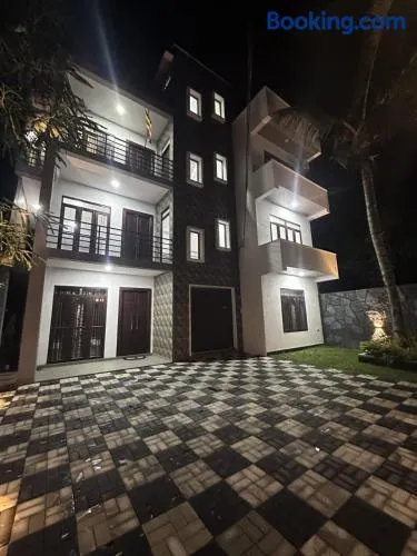 DreamScape Holiday Apartment - Image 1