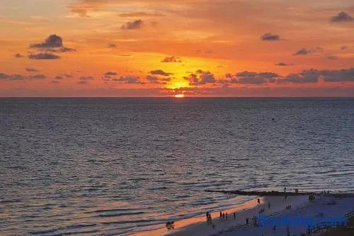 Sunset Beach oasis: Modern beach style on the sand - Image 1