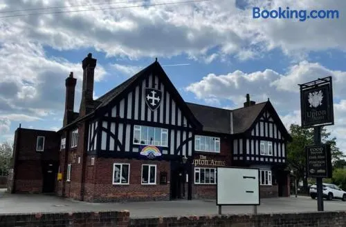 Upton Arms Hotel - Image 1