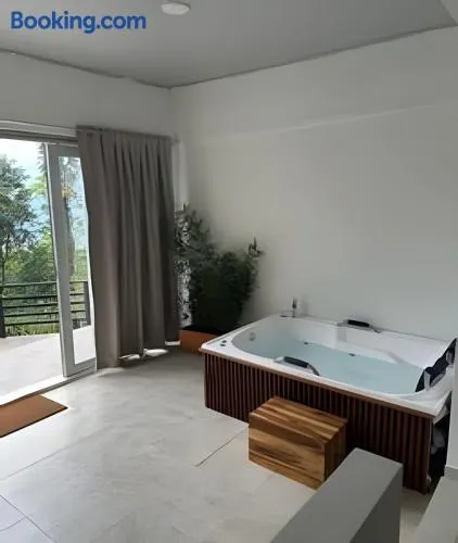 Cabaña en la Montaña con Jacuzzi - Image 1