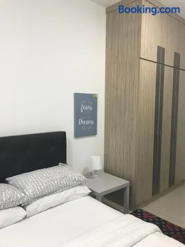 SINGGAH Putrajaya - 3 Bedrooms with Pool and KL View - Image 1