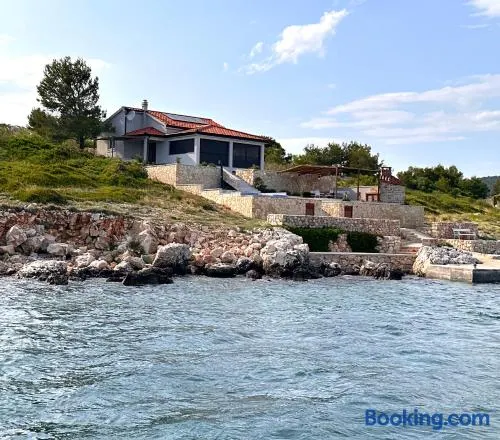 La Isla - Image 1