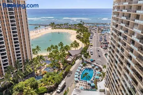 16 FREE Parking Ocean 1b Waikiki - Image 1