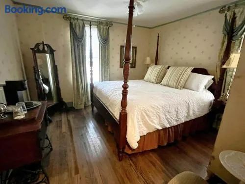Peddler's Pad at The Historic Eureka Inn and Event Center - Image 1