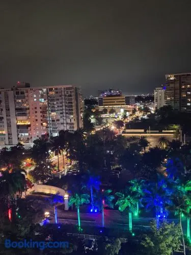 Beautiful remodeled condominiun with an impecable view to the beach and city avenues walk distance to the beach - Image 1