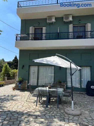Kanarinia Guesthouse - Image 1
