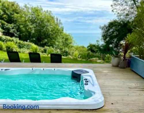 Relaxing private entrance ensuite room with stunning sea view and swimspa - Image 1