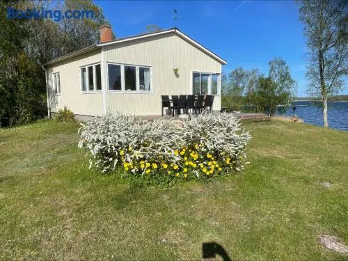 Sommarstuga med strandtomt - Image 1