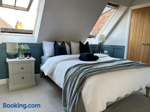 Modern 1 Bed with Roof Terrace Central Warwick Pass the Keys - Image 1