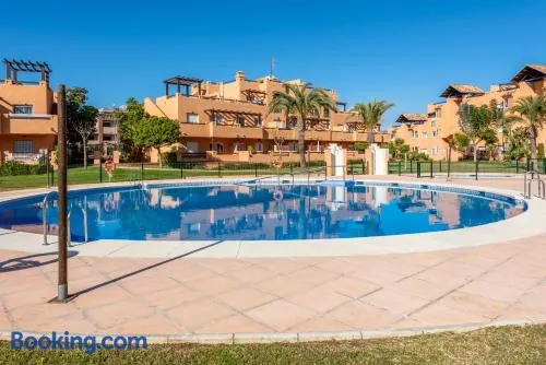 Appartement de vacances avec piscine chauffée, internet haut débit et terrasse | Vue mer - Image 1