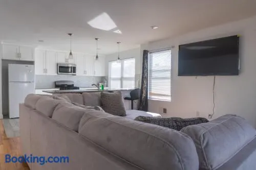 Spacious 3BR Home Near Newark Airport - Image 1