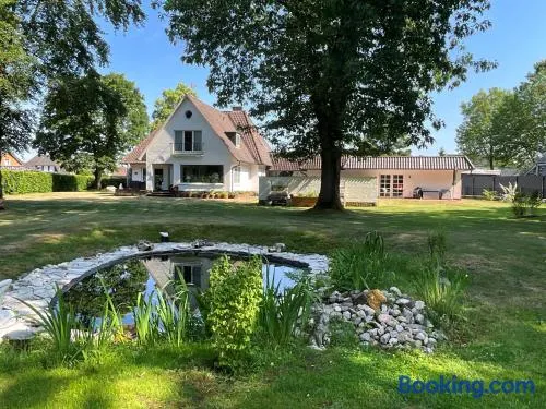 Appartement avec terrasse, barbecue et jardin | Vue jardin - Image 1