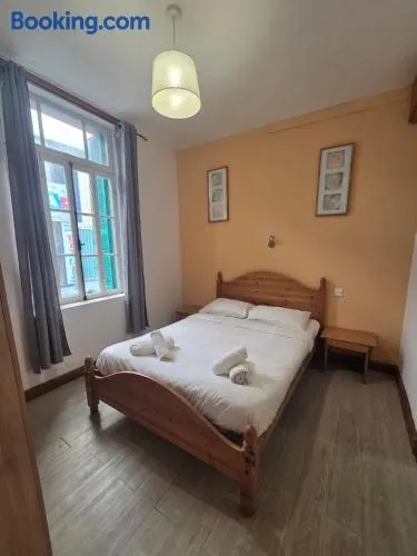 Harrys Inn Guesthouse - Image 1