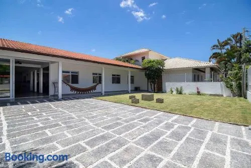 MARAVILHOSA CASA A MENOS DE 50m DA PRAIA - Image 1
