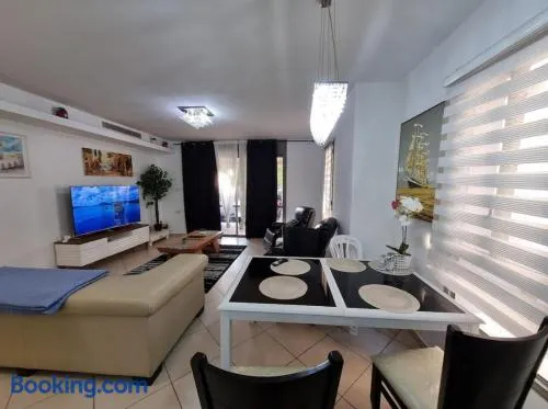 Turdeluxe company 4 room apartment with breakfast - Image 1