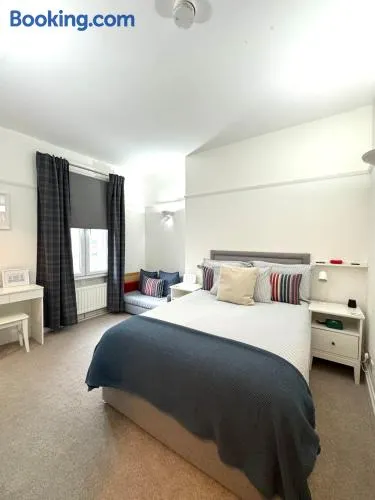 Garrick Suite Lichfield - New With Gated Parking - Image 1