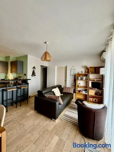 Appartement Cosy -2 chambres, Clim & Parking - Image 1