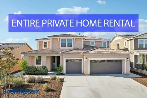 Entire Private Home with 5 Bedrooms 3 Bathrooms, 3000 sqft, Gated Yard, Garage, Nice View, Available Now - Image 1