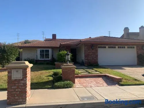 Spacious 3 bedrooms 1 bath Jacuzzi BBQ SINGLE HOUSE - Image 1