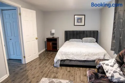 Private one bedroom -entirely self-contained, with no shared living spaces - Image 1