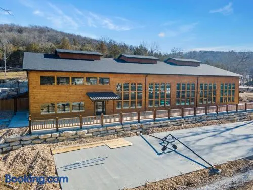 All New Cabin w Free Attraction Tickets-Pvt Hot Tub-Community Indoor Pool - Image 1