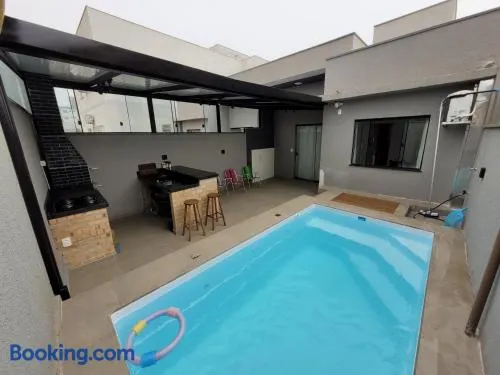 Casa com piscina e espaço gourmet 300m do mar - Image 1