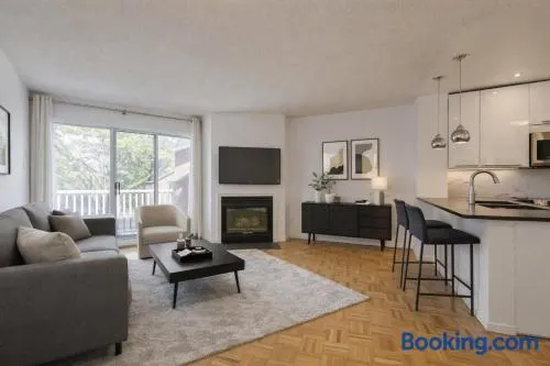 Private Entrance Townhome - Niagara Haus - Image 1