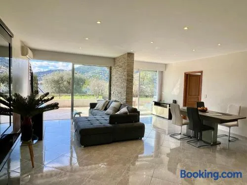 Magnifique appartement avec terrasse et piscine - Image 1