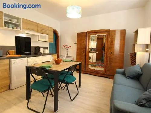 Studio central cosy pour 2 pers, proche télécabine et thermes, équipé WiFi - Image 1