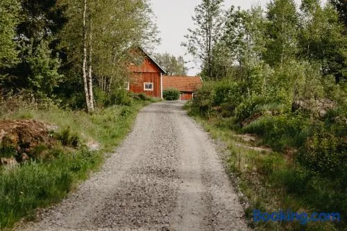 En lantlig idyll med skogen precis utanför dörren! - Image 1
