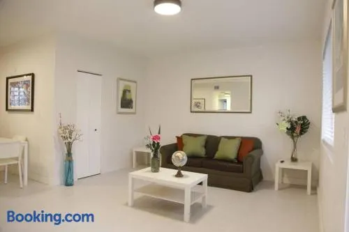 Apt 3 Miami Designer Apartment in the Upper East-Side - Image 1