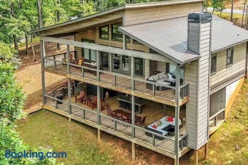 NEW Modern Cabin! 2 Large Decks, Hot Tub, Sleeps 8 - Image 1
