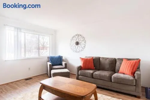 Cozy home in 5 star Livonia Westland neighborhood - Image 1